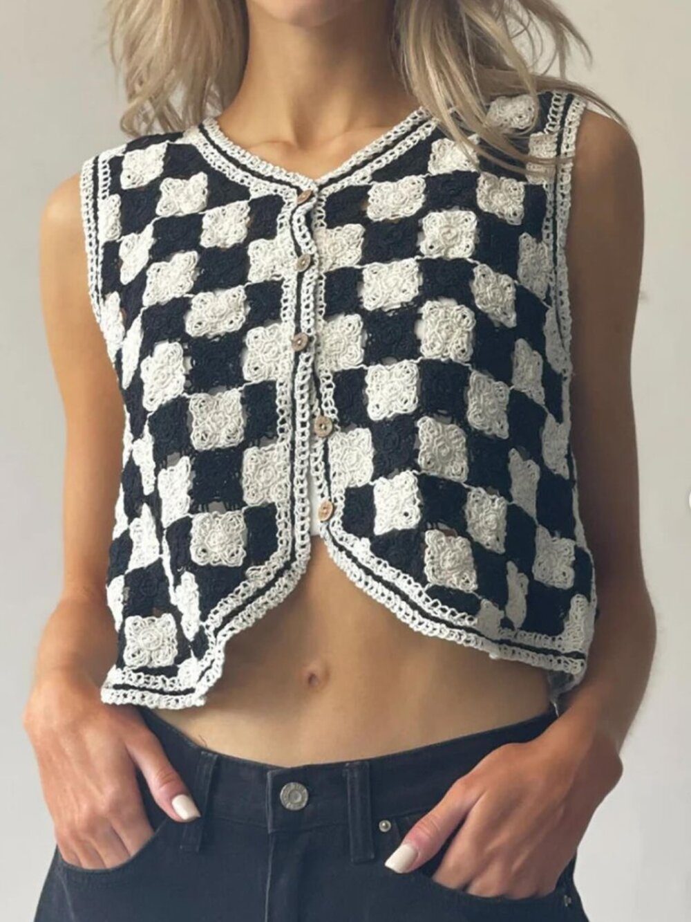 Dessin Studio Checkerboard Crochet Vest